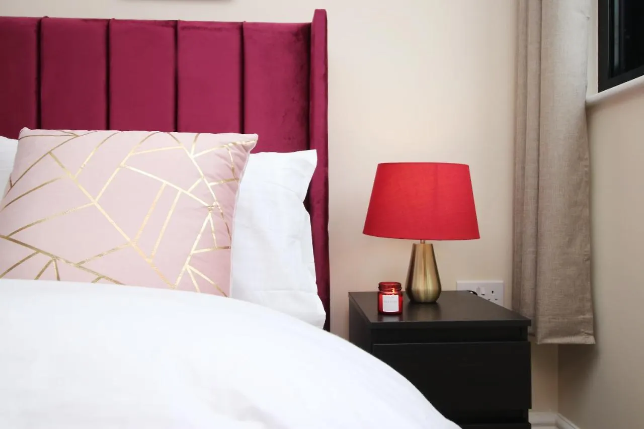 Luxury 4 Bedroom 4 Ensuite Home In Penarth Cardiff 0*,