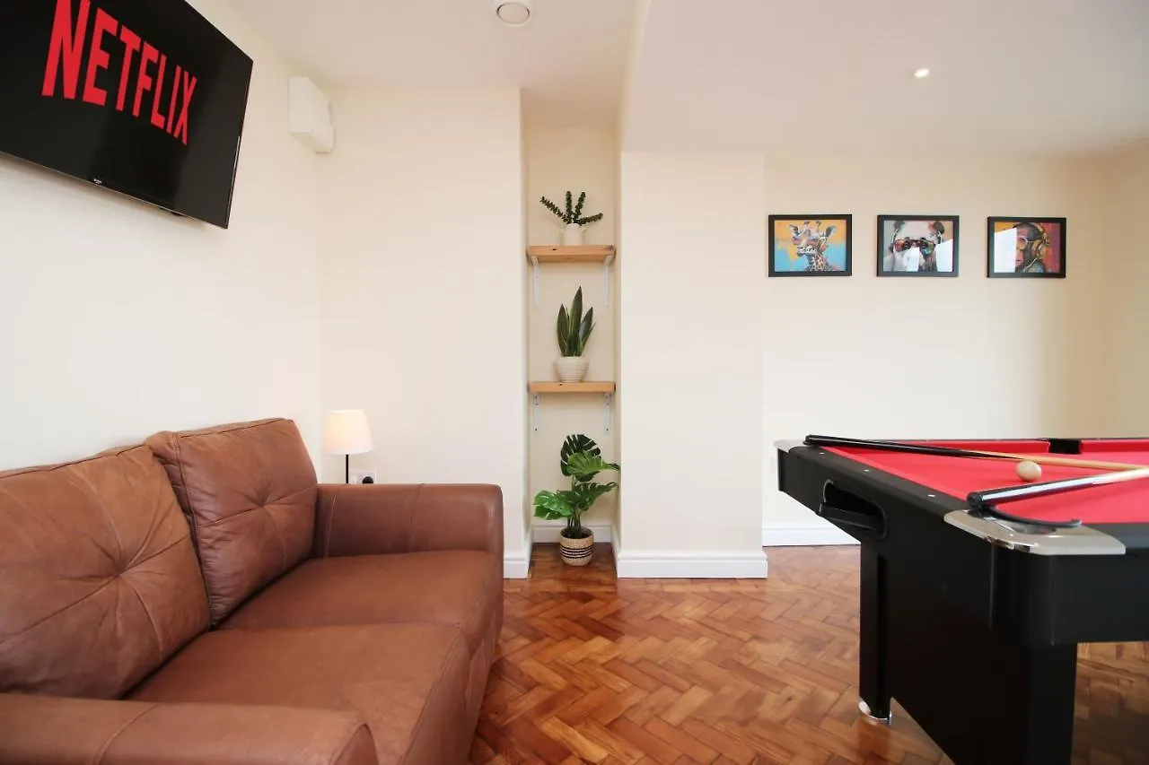 Luxury 4 Bedroom 4 Ensuite Home In Penarth Cardiff