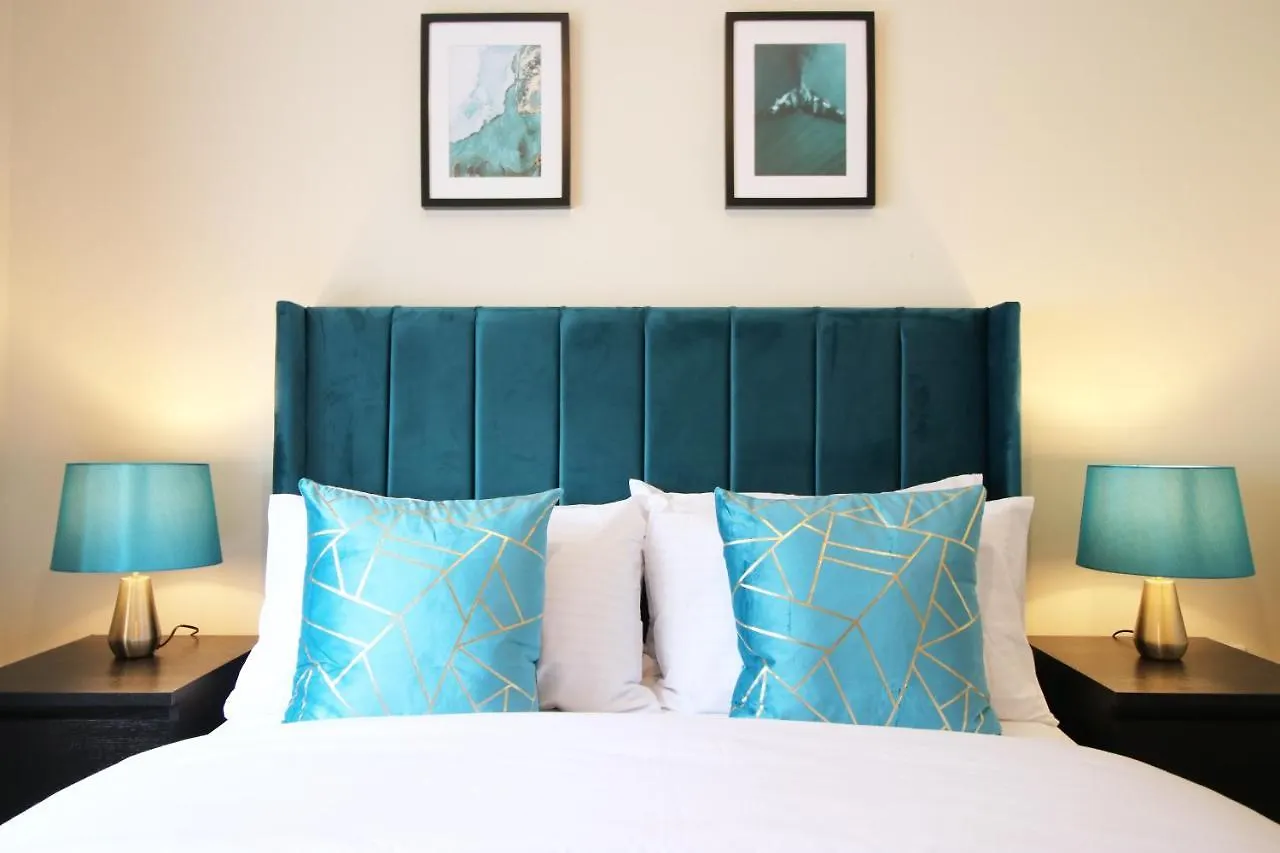 Luxury 4 Bedroom 4 Ensuite Home In Penarth Cardiff 0*,  United Kingdom