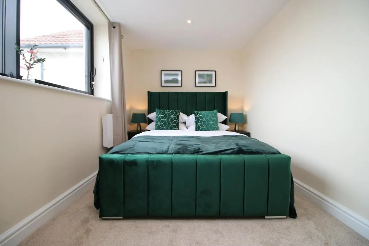 Holiday home Luxury 4 Bedroom 4 Ensuite Home In Penarth Cardiff United Kingdom