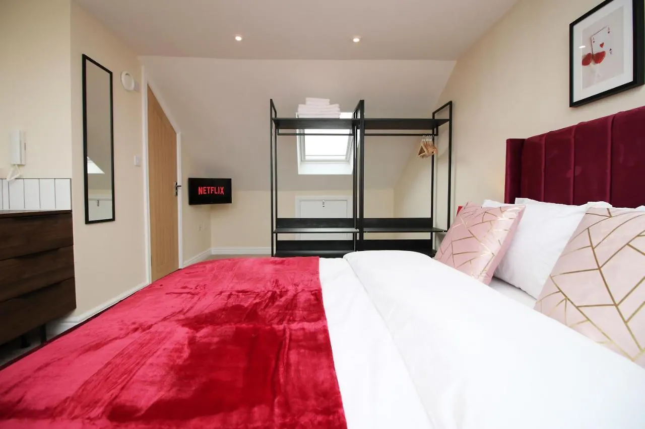 Holiday home Luxury 4 Bedroom 4 Ensuite Home In Penarth Cardiff