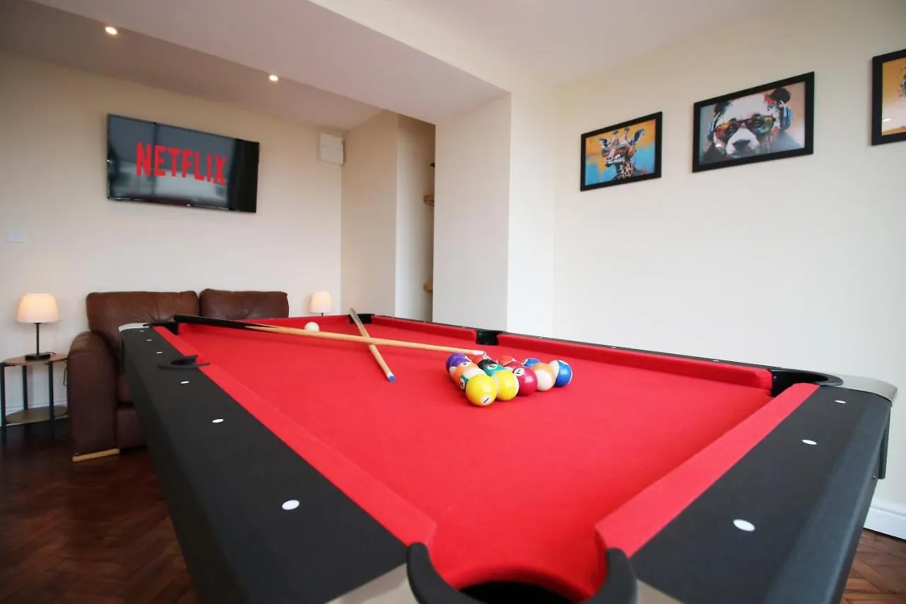 Luxury 4 Bedroom 4 Ensuite Home In Penarth Cardiff Holiday home