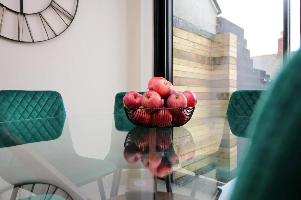 Luxury 4 Bedroom 4 Ensuite Home In Penarth Cardiff