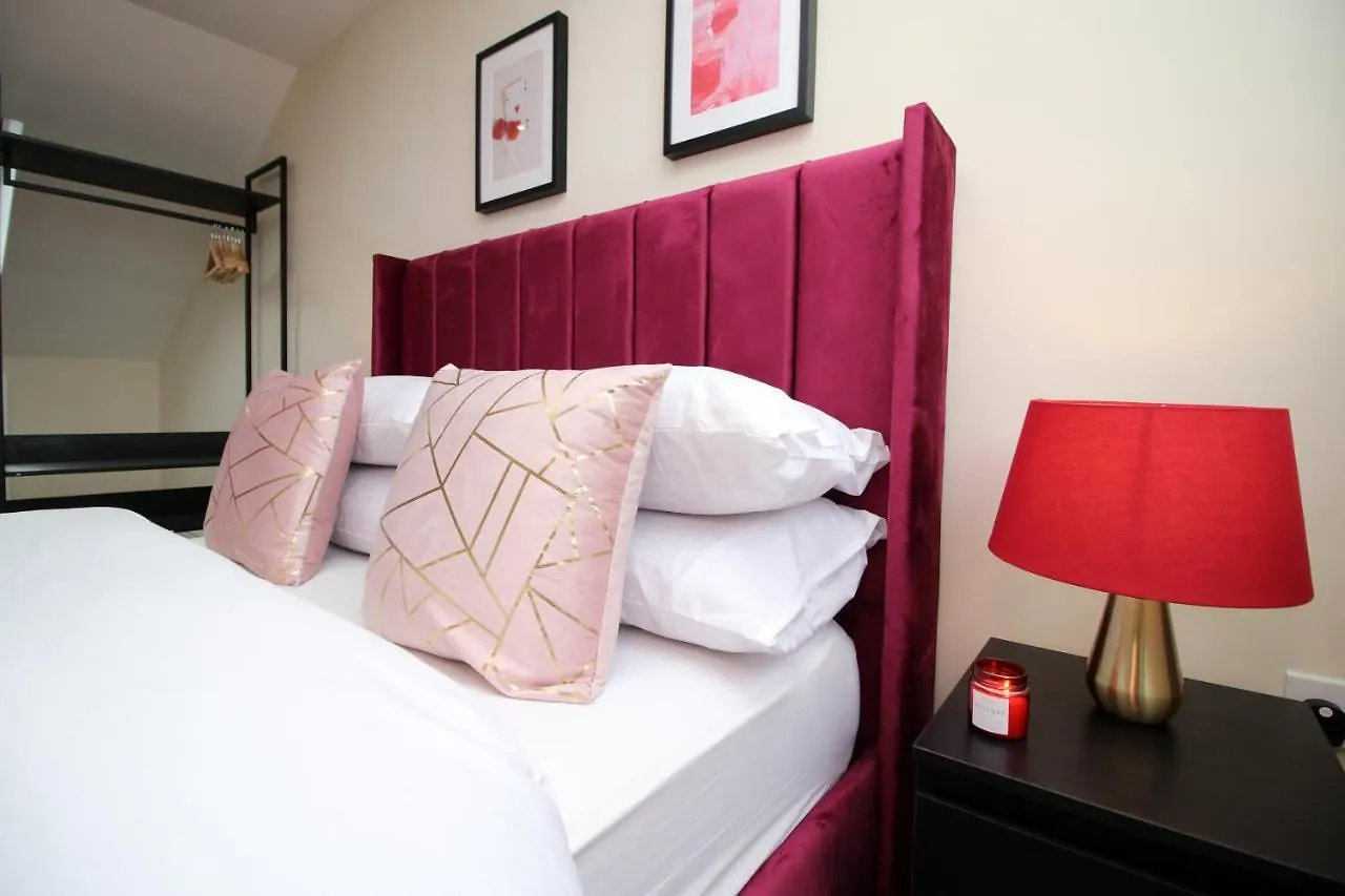 Luxury 4 Bedroom 4 Ensuite Home In Penarth Cardiff Holiday home