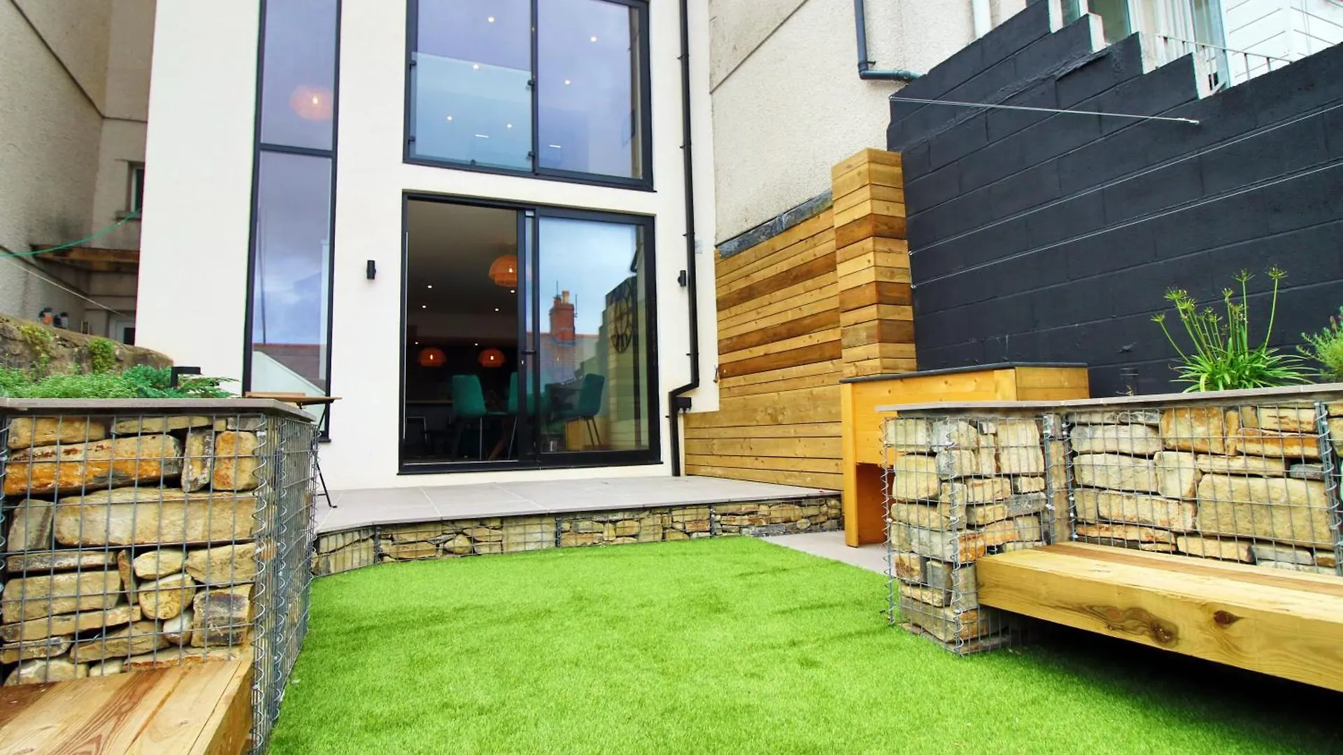 Holiday home Luxury 4 Bedroom 4 Ensuite Home In Penarth Cardiff United Kingdom