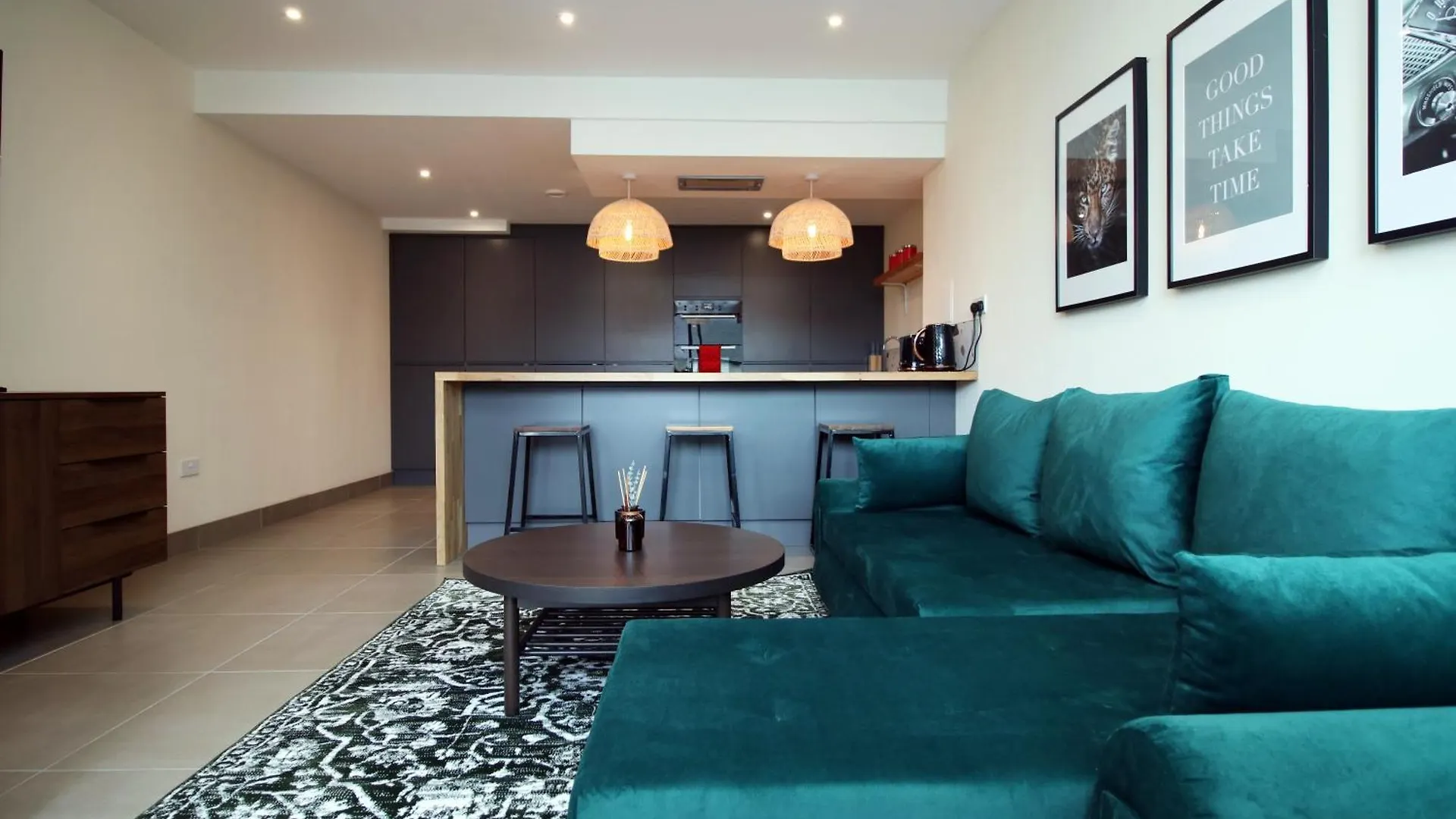 Holiday home Luxury 4 Bedroom 4 Ensuite Home In Penarth Cardiff United Kingdom