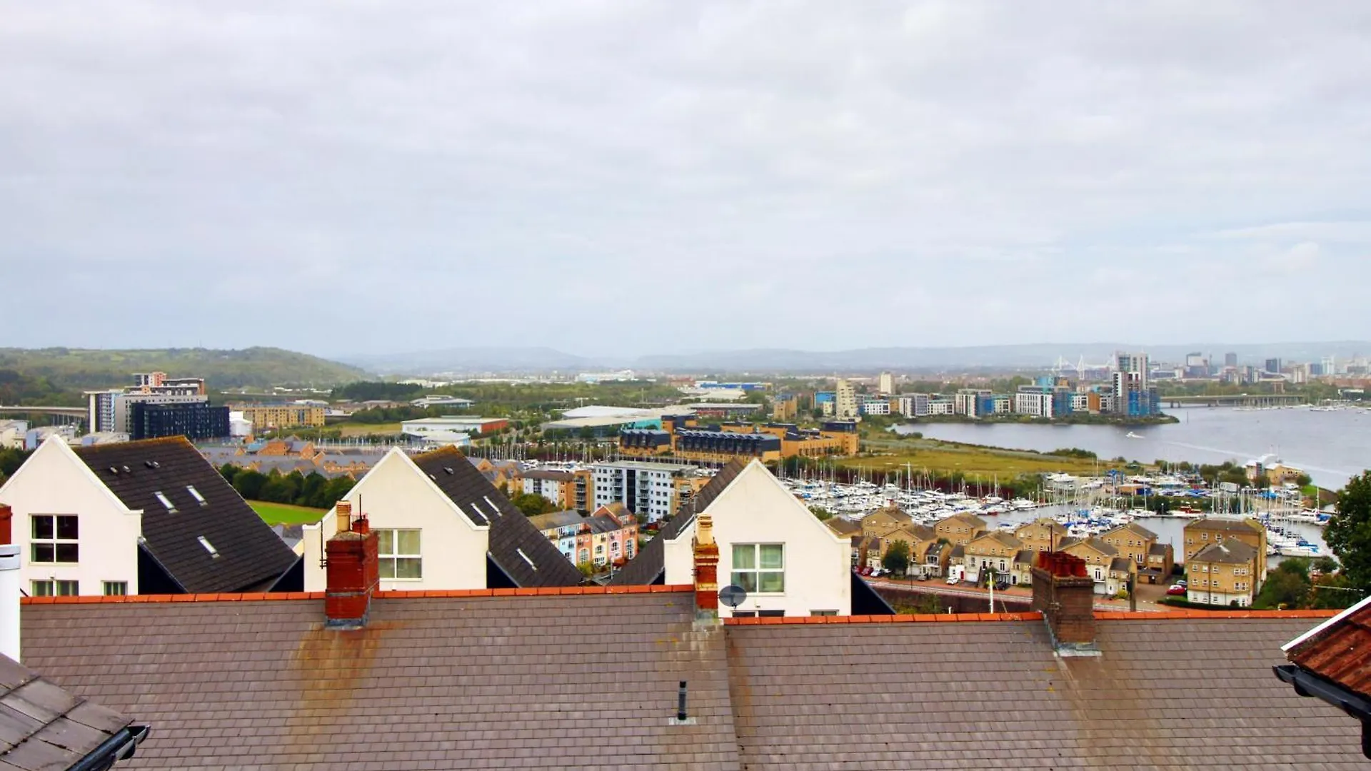 Luxury 4 Bedroom 4 Ensuite Home In Penarth Cardiff Holiday home