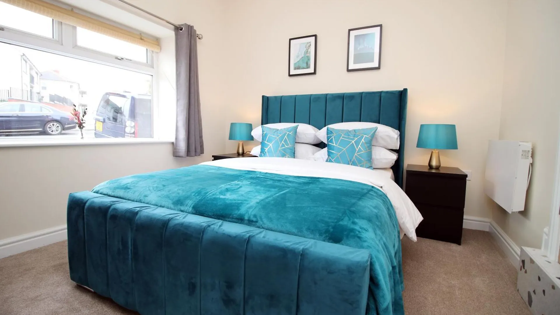 Luxury 4 Bedroom 4 Ensuite Home In Penarth Cardiff 0*,  United Kingdom