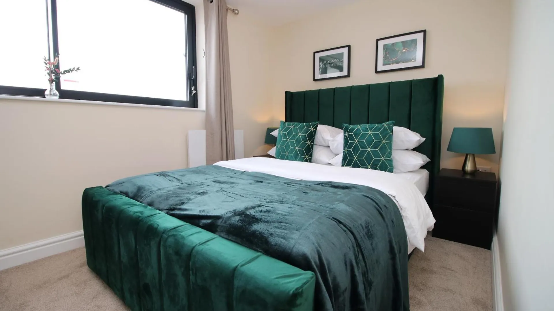 Luxury 4 Bedroom 4 Ensuite Home In Penarth Cardiff Holiday home