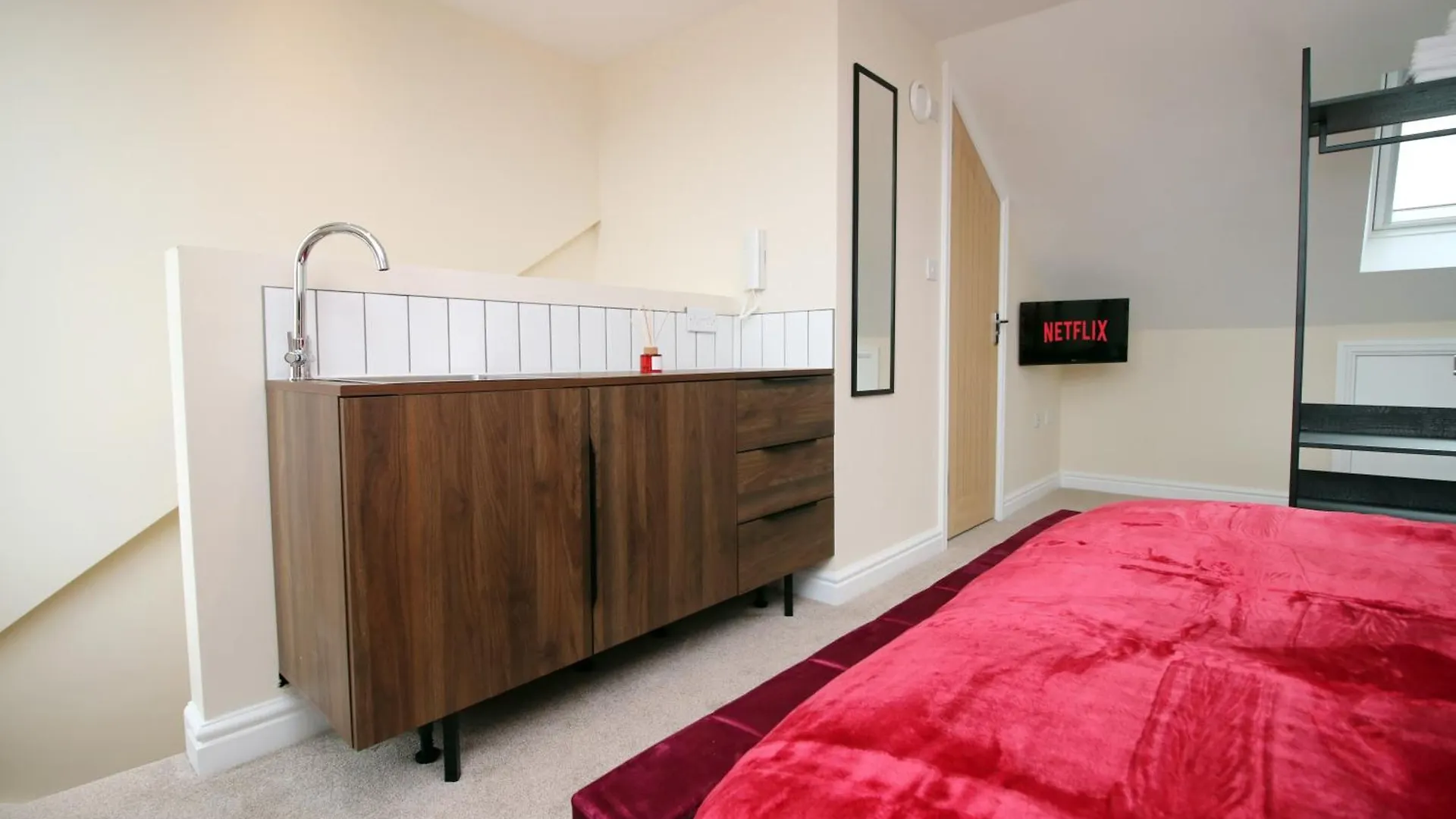 Luxury 4 Bedroom 4 Ensuite Home In Penarth Cardiff