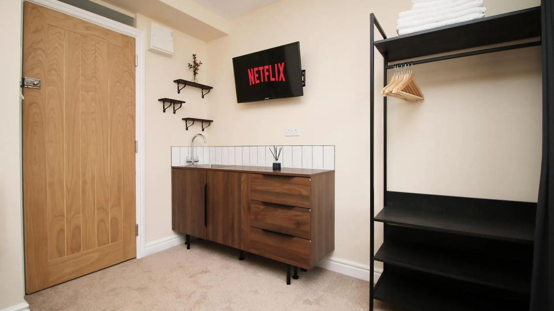 Luxury 4 Bedroom 4 Ensuite Home In Penarth Cardiff Holiday home